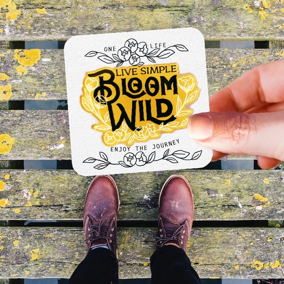 NWT Acrylic Pin Live Simple Bloom Wild Art Lapel Pin Accessory Brand New - Picture 3 of 5